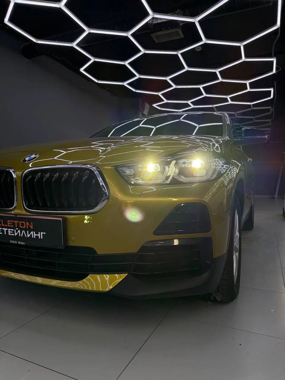 Полировка, керамика и химчистка с разбором BMW X2: спортивный купе-кроссовер в идеальном состоянии